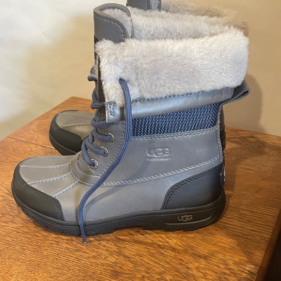 UGG UGG® Butte II Boot - Little Kid Gray & Blue Snow Boots size 2 - Picture 3 of 8